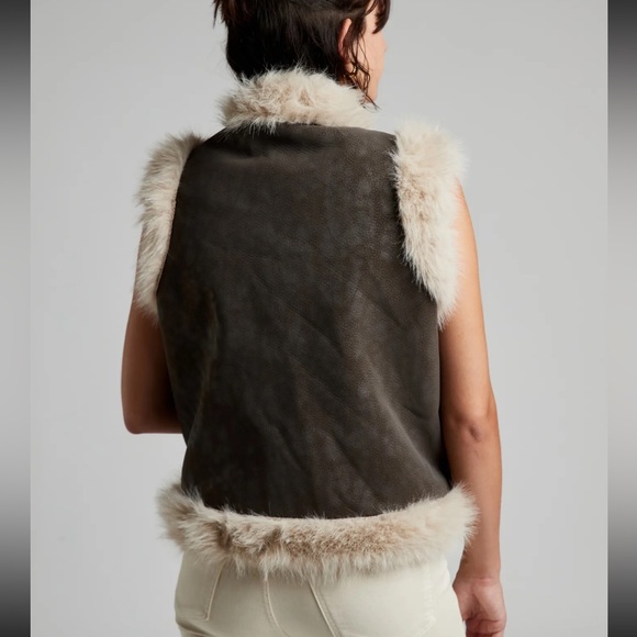 FROM PARIS FRANCE 🇫🇷 FABULOUS Faux Fur Trim Vest - Picture 3 of 5